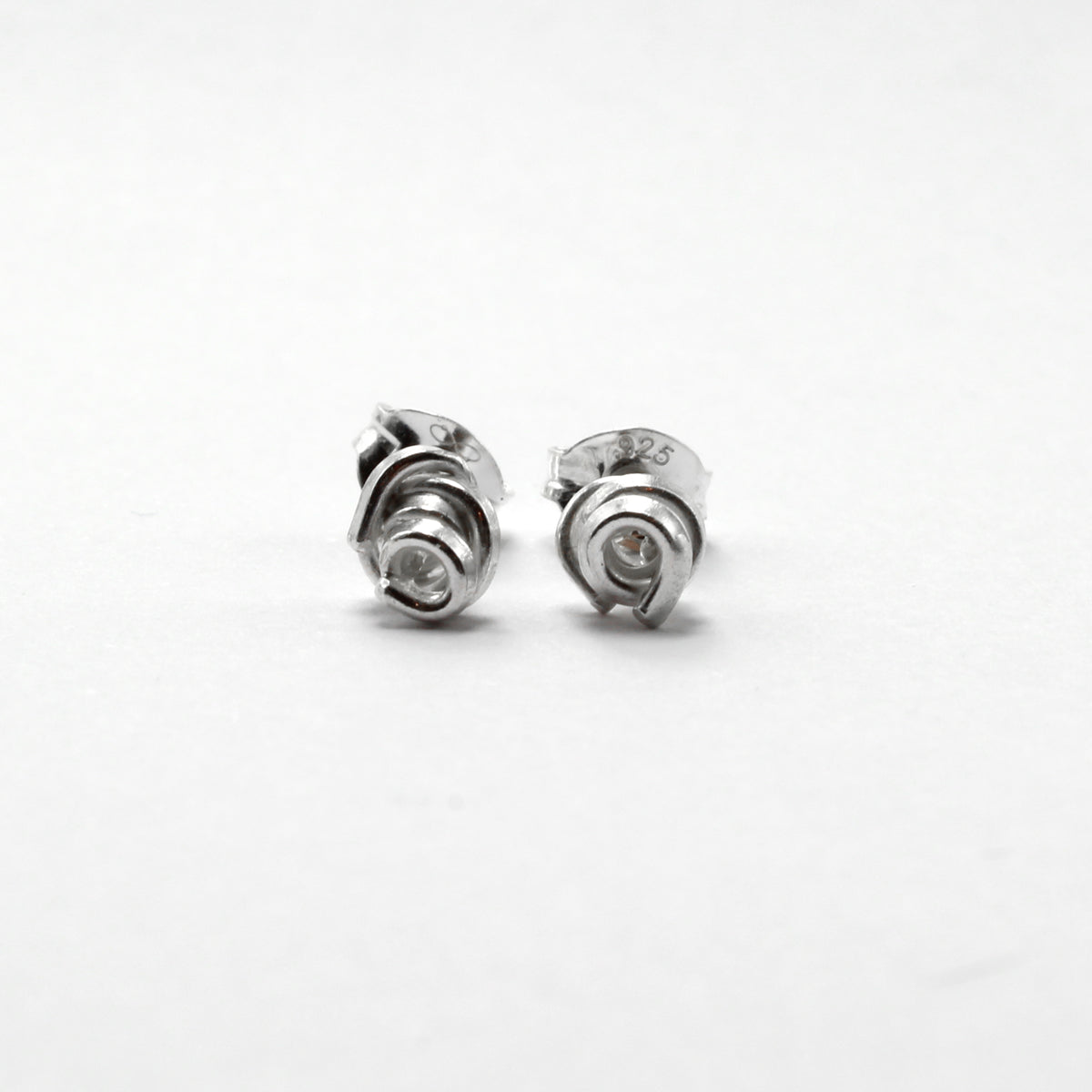 RE2 medium ribbons studs B