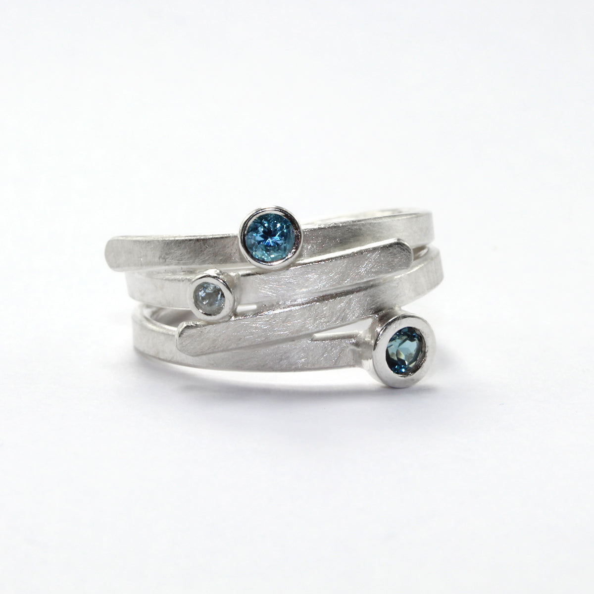 RR17 blues three stone ribbons ring A