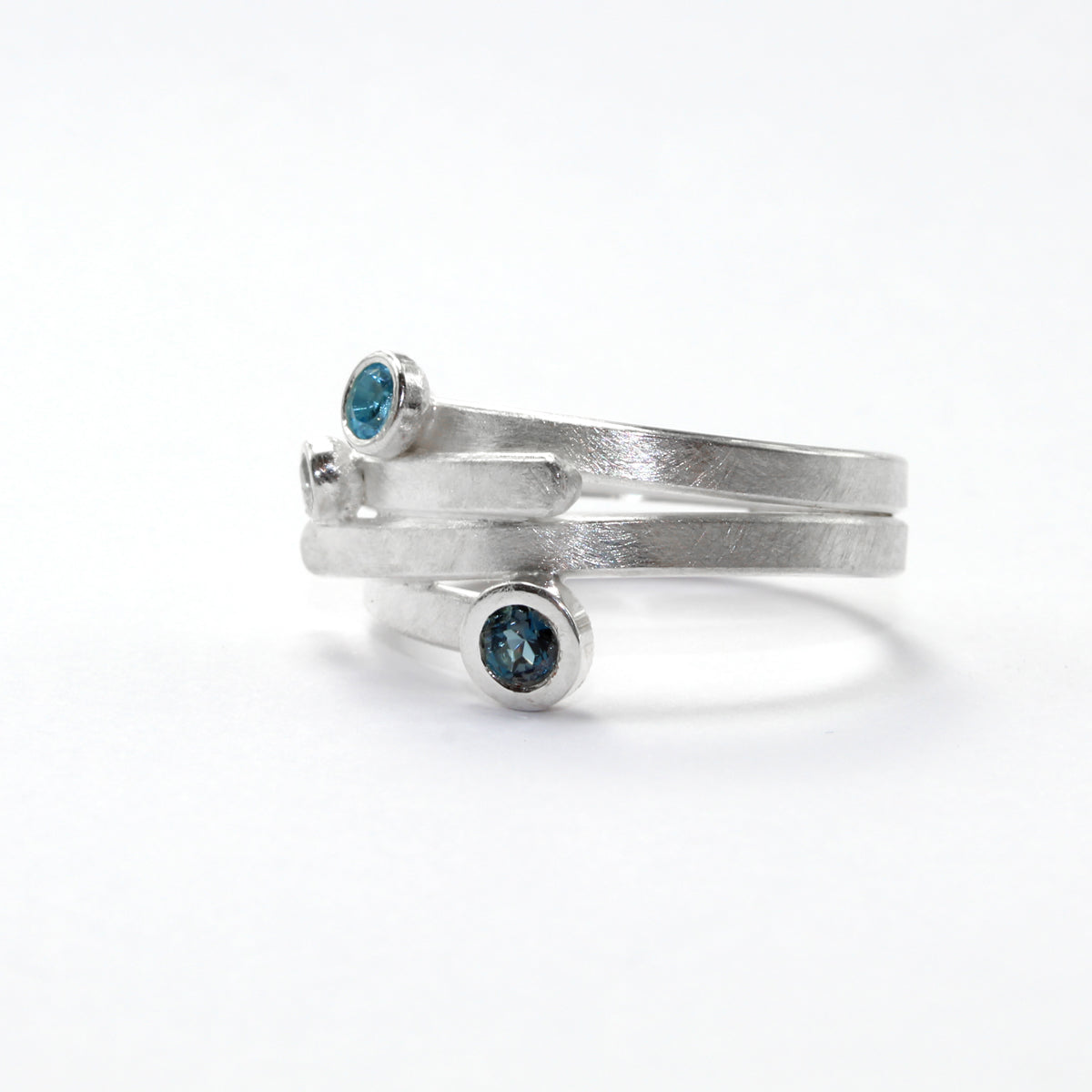 RR17 blues three stone ribbons ring B