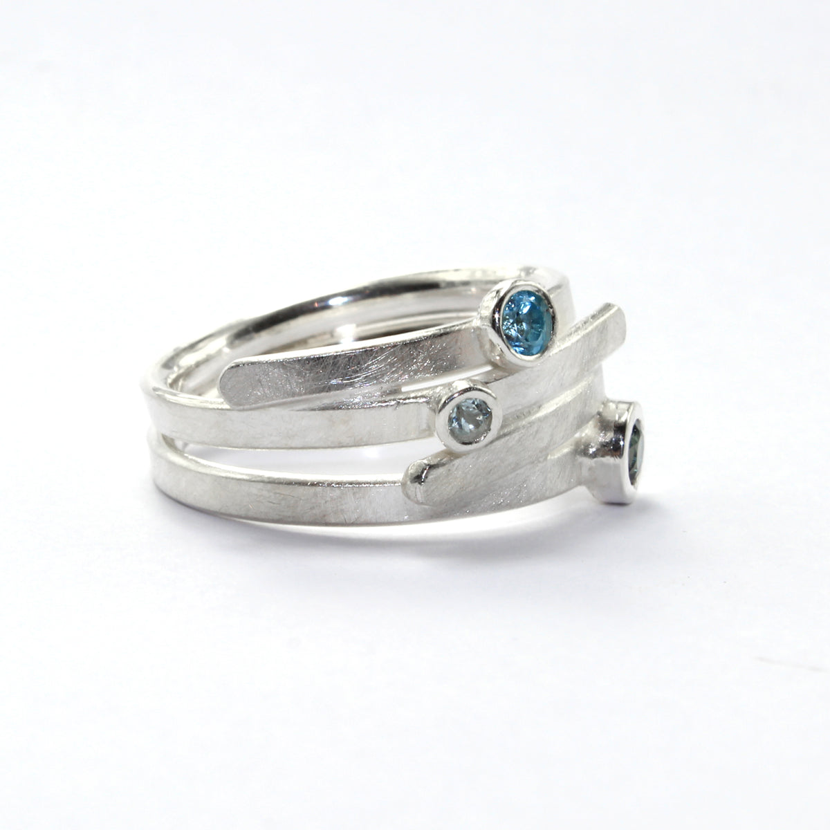 RR17 blues three stone ribbons ring C