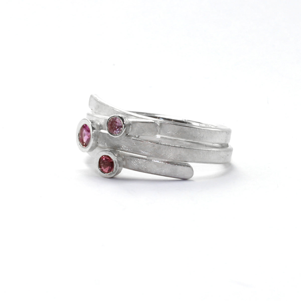 RR17 pinks three stone ribbons ring B