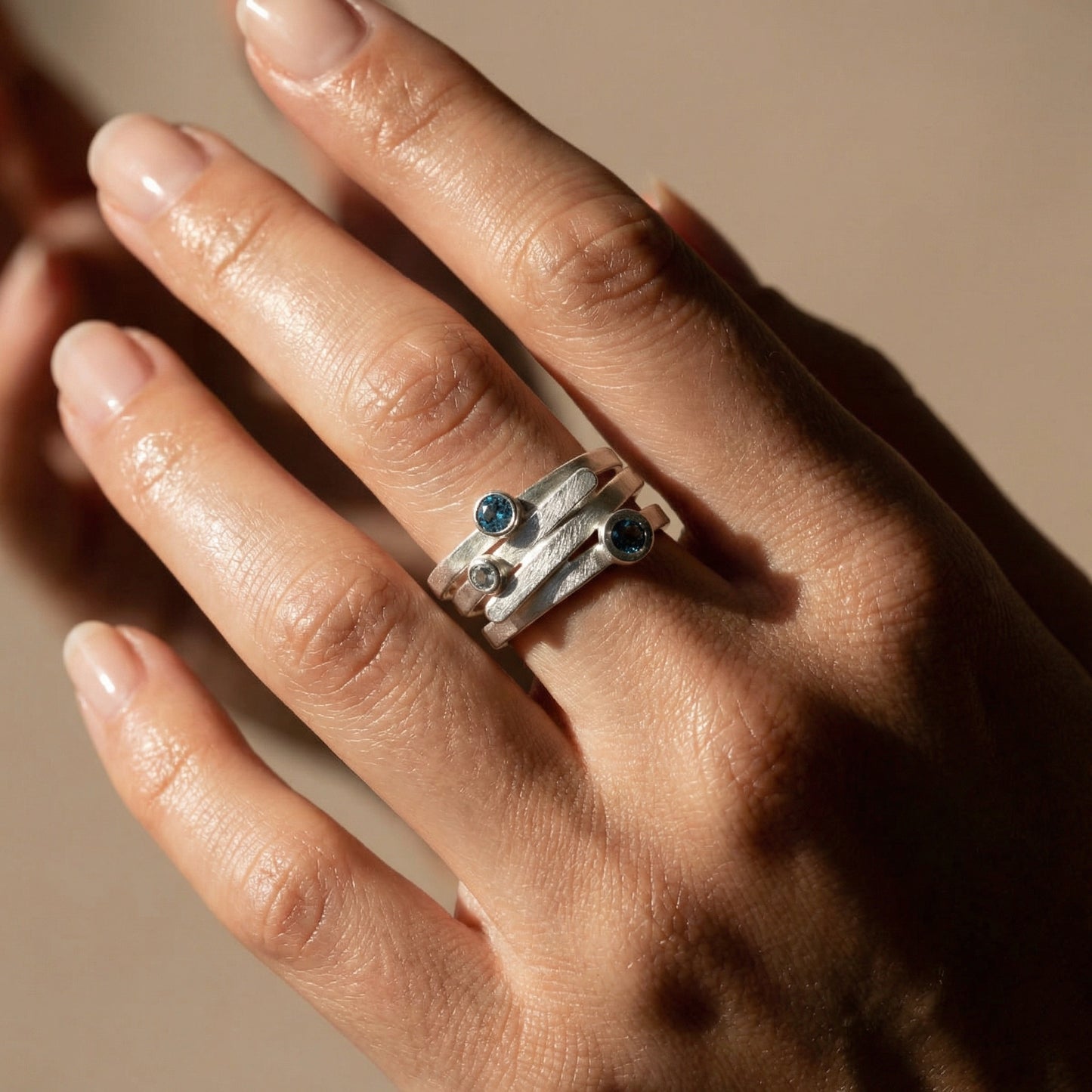 RR17 Mix of blues three stone ribbons ring