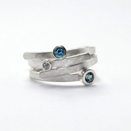 RR17 blues three stone ribbons ring A