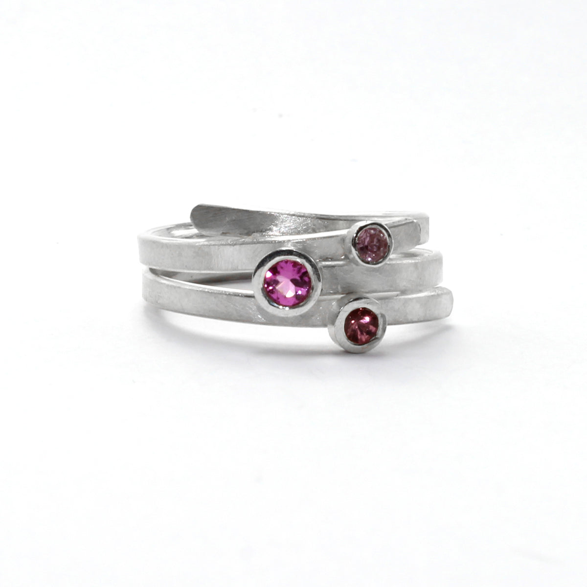RR17 pinks three stone ribbons ring A