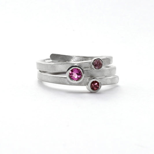 RR17 pinks three stone ribbons ring A